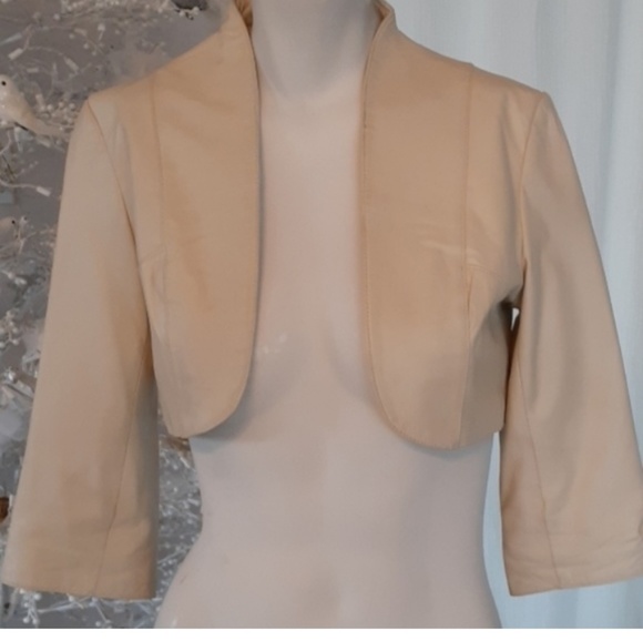 White House Black Market Jackets & Blazers - White House Black Market crop jacket
